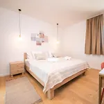 شقة Luxurious In With Sauna فرسي